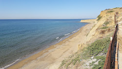 Ugurlu beach II'in fotoğrafı uçurumlarla desteklenmiş