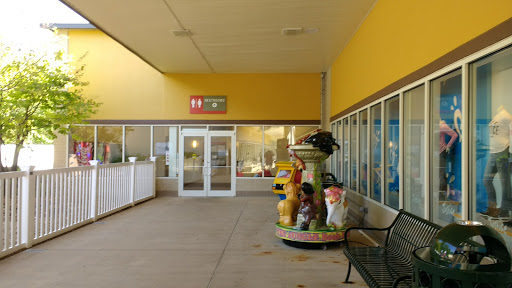 Outlet Mall «Tanger Outlet Tilton», reviews and photos, 120 Laconia Rd, Tilton, NH 03276, USA