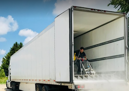AJ Washouts & Services and  LLC en Plymouth