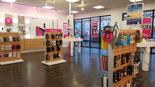 Cell Phone Store «T-Mobile», reviews and photos, 1701 N Larkin Ave, Crest Hill, IL 60435, USA