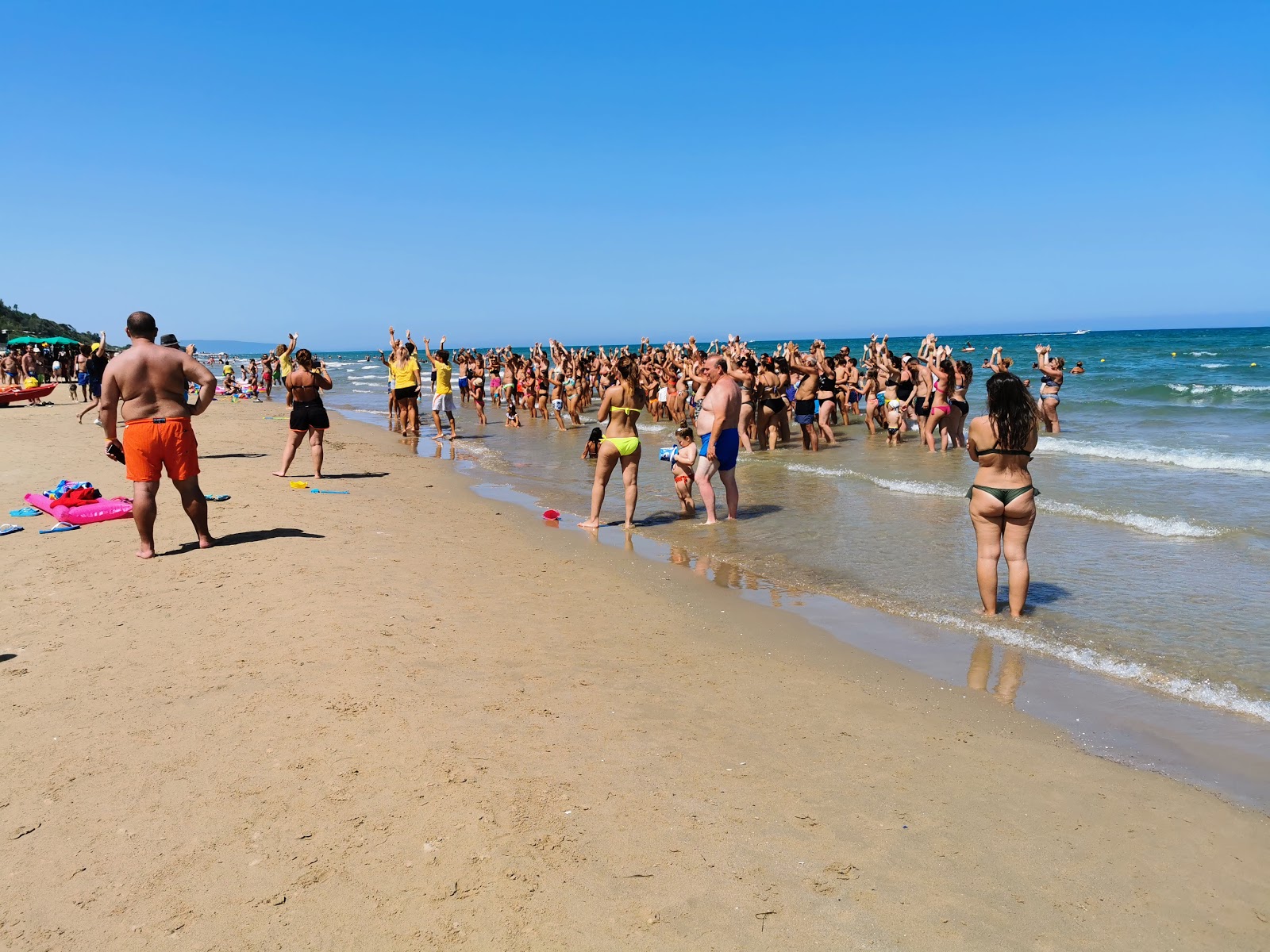 Foto de Spiaggia di Ponente con recta y larga