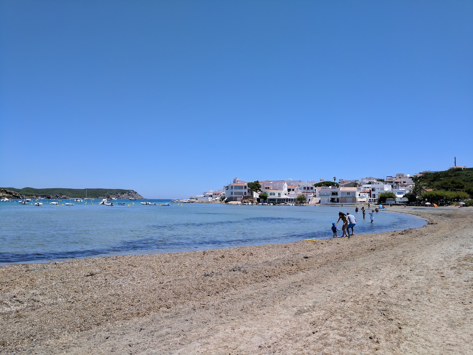 Platja Es Grau的照片 带有宽敞的海湾