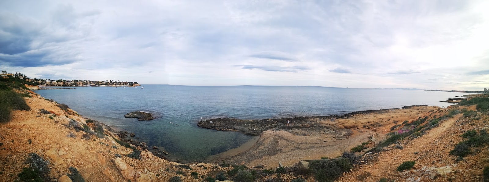 Platja la Caleta 2'in fotoğrafı kahverengi kum yüzey ile