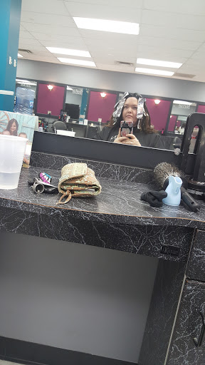 Beauty Salon «Headshop Family Haircare», reviews and photos, 9806 Colerain Ave, Cincinnati, OH 45251, USA