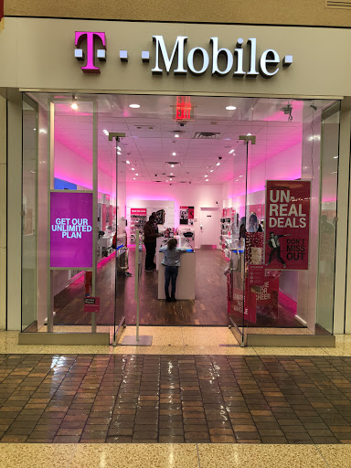 Cell Phone Store «T-Mobile», reviews and photos, 254 Northtown Dr NE, Blaine, MN 55434, USA