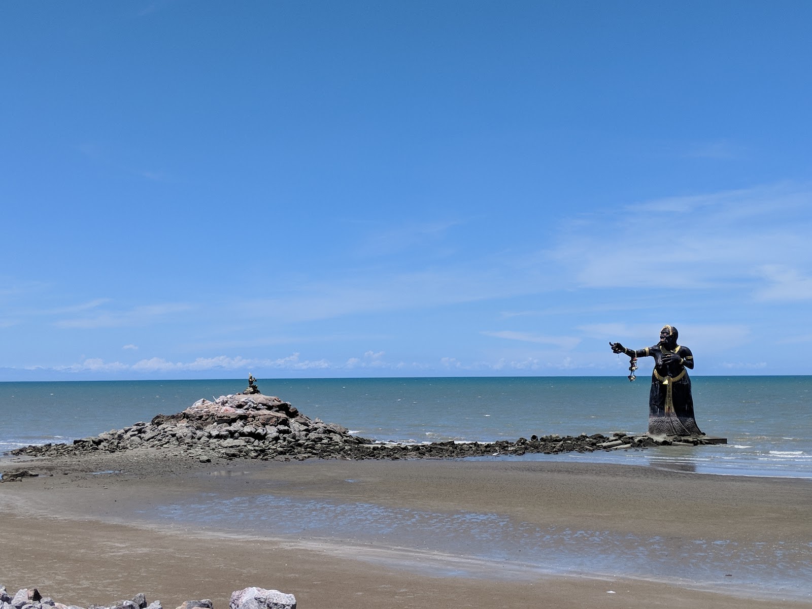 Hat Puek Tian Beach'in fotoğrafı geniş plaj ile birlikte