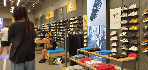 Shoe Store «Finish Line», reviews and photos, 1819 Montebello Town Center #13, Montebello, CA 90640, USA