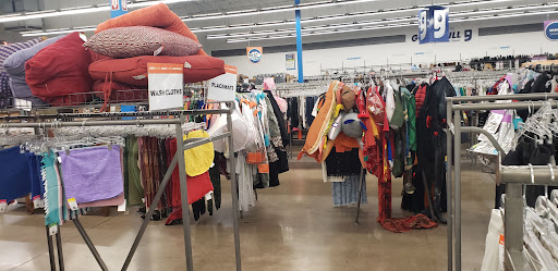 Thrift Store «7th & Bell Goodwill Retail Store & Donation Center», reviews and photos, 17037 N 7th Ave, Phoenix, AZ 85023, USA