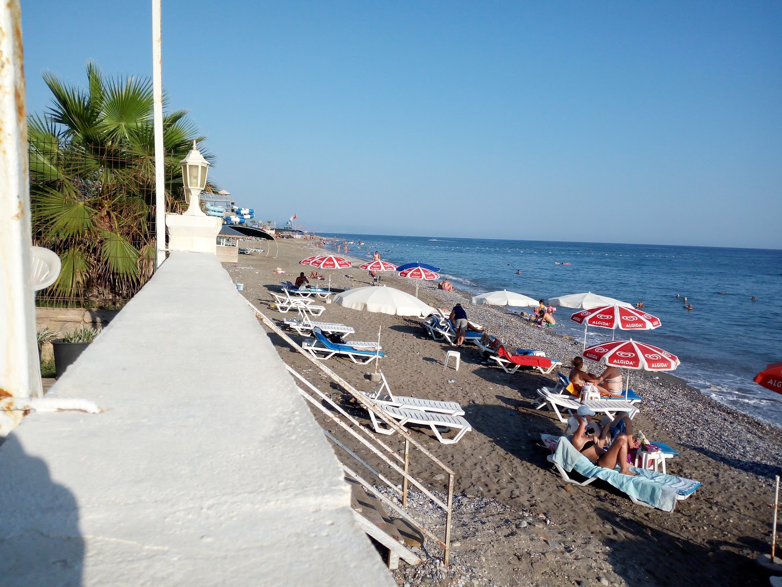 Φωτογραφία του Turkler beach II με πράσινο νερό επιφάνεια