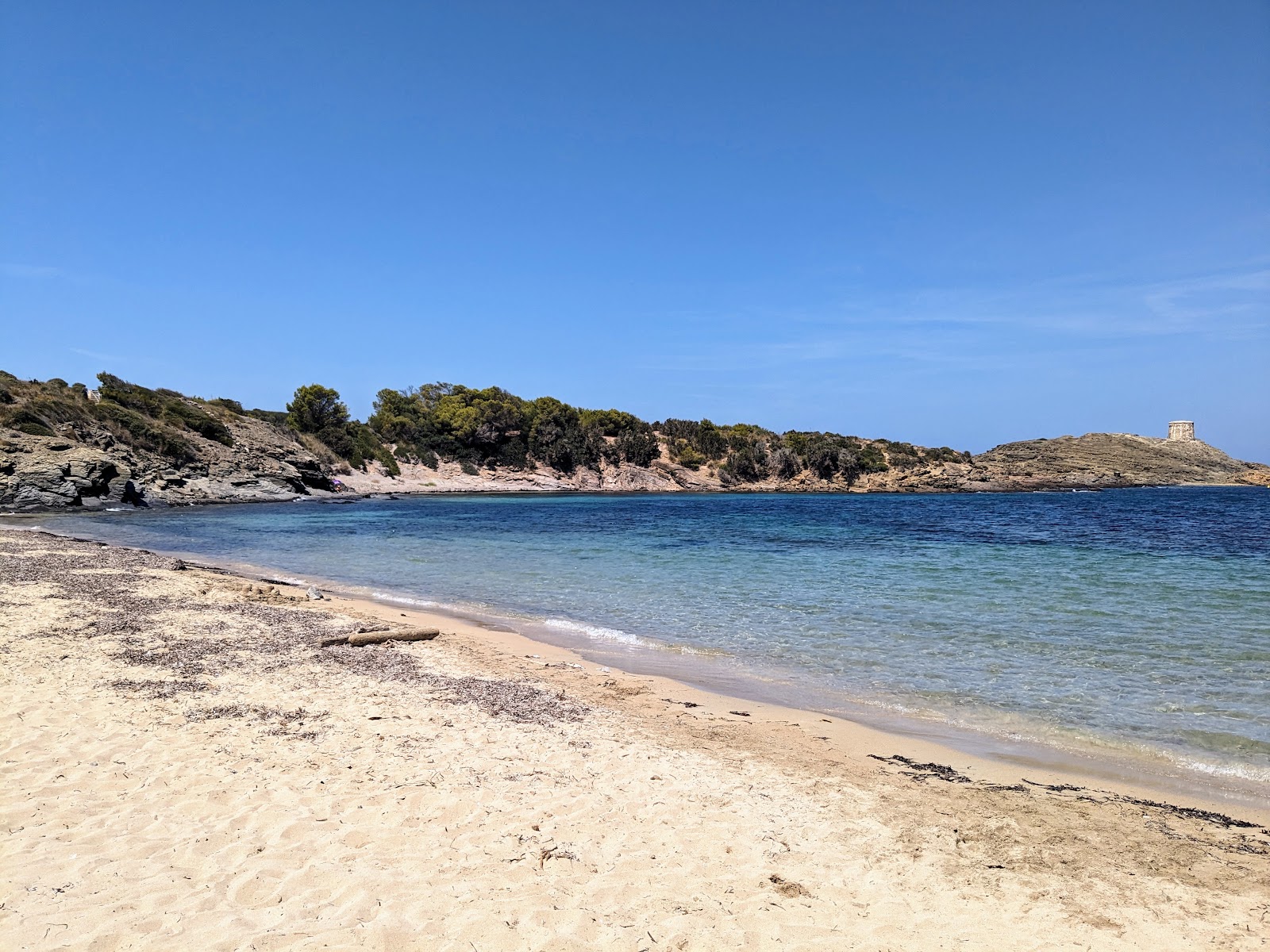Foto de Cala Tamarells del Nord localizado em área natural