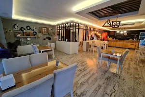 Retro Cafe Batıkent image