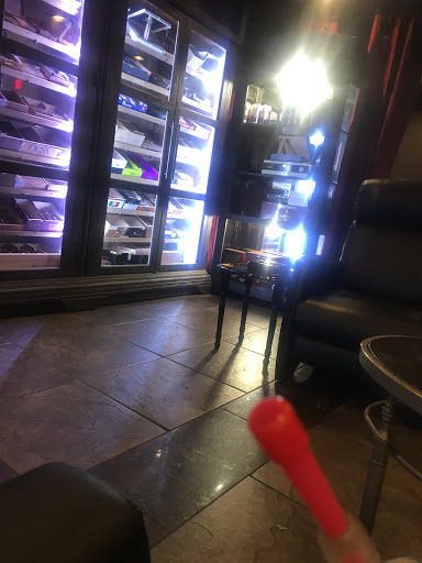 Tobacco Shop «Hollywood Smokes», reviews and photos, 6857 159th St, Tinley Park, IL 60477, USA