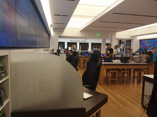 Computer Store «Microsoft Store - International Plaza», reviews and photos, 2223 N Westshore Blvd, Tampa, FL 33607, USA