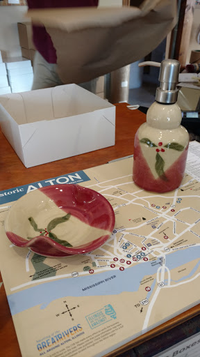 Pottery Store «Mississippi Mud Pottery», reviews and photos, 310 E Broadway, Alton, IL 62002, USA