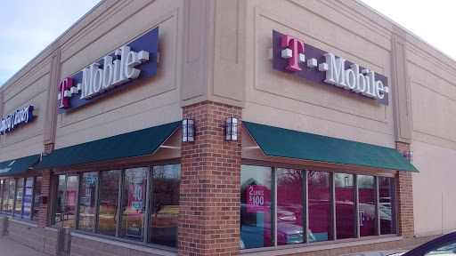 Cell Phone Store «T-Mobile», reviews and photos, 980 Joliet St, Dyer, IN 46311, USA