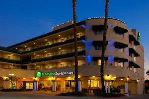 Holiday Inn Express & Suites Pasadena - Los Angeles, an IHG Hotel image