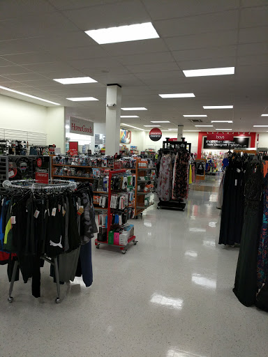 Department Store «T.J. Maxx & HomeGoods», reviews and photos, 221 N West End Blvd, Quakertown, PA 18951, USA