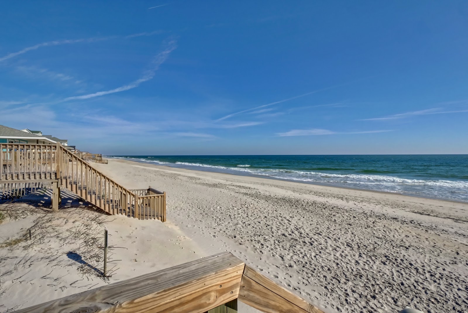 Foto von Surf City beach II mit beiger sand Oberfläche