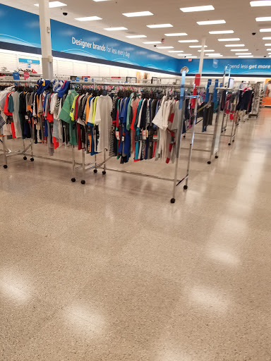 Clothing Store «Ross Dress for Less», reviews and photos, 749 E Dundee Rd, Palatine, IL 60074, USA
