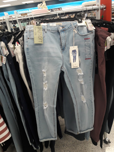 Clothing Store «Ross Dress for Less», reviews and photos, 194 Donahue St, Sausalito, CA 94965, USA