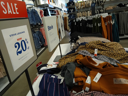 Clothing Store «Old Navy», reviews and photos, 4300 Towne Center Dr, Louisville, KY 40241, USA