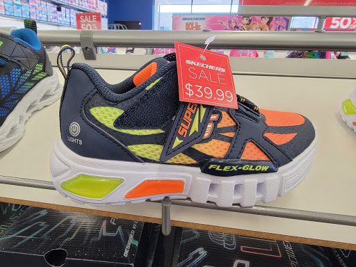 Stores to buy women's padel shoes Milwaukee