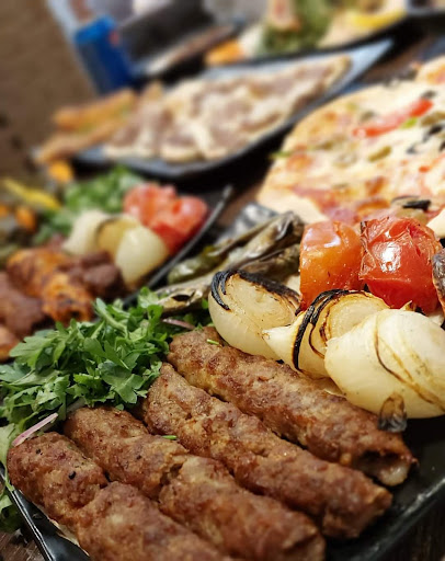 مطعم مشويات بروج الشام لتقديم الوجبات 