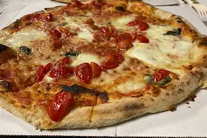 Punto Pizza 3 Sas Di Perini Christian E C. image