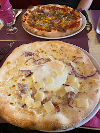 Plats et boissons du Pizzeria Au Coin de Table - Restaurant Pizza Lyon 7 - n°13