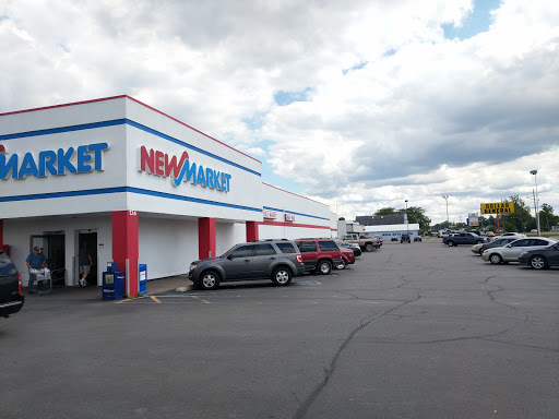 New Market, 726 S Huntington St, Syracuse, IN 46567, USA, 