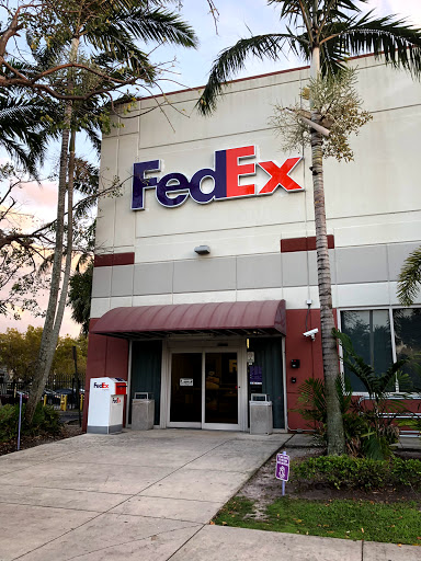 Shipping and Mailing Service «FedEx Ship Center», reviews and photos, 2600 NW 19th St, Pompano Beach, FL 33069, USA
