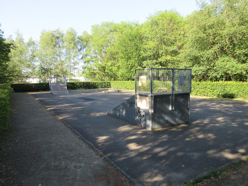 Skate parc à Montfort-le-Gesnois