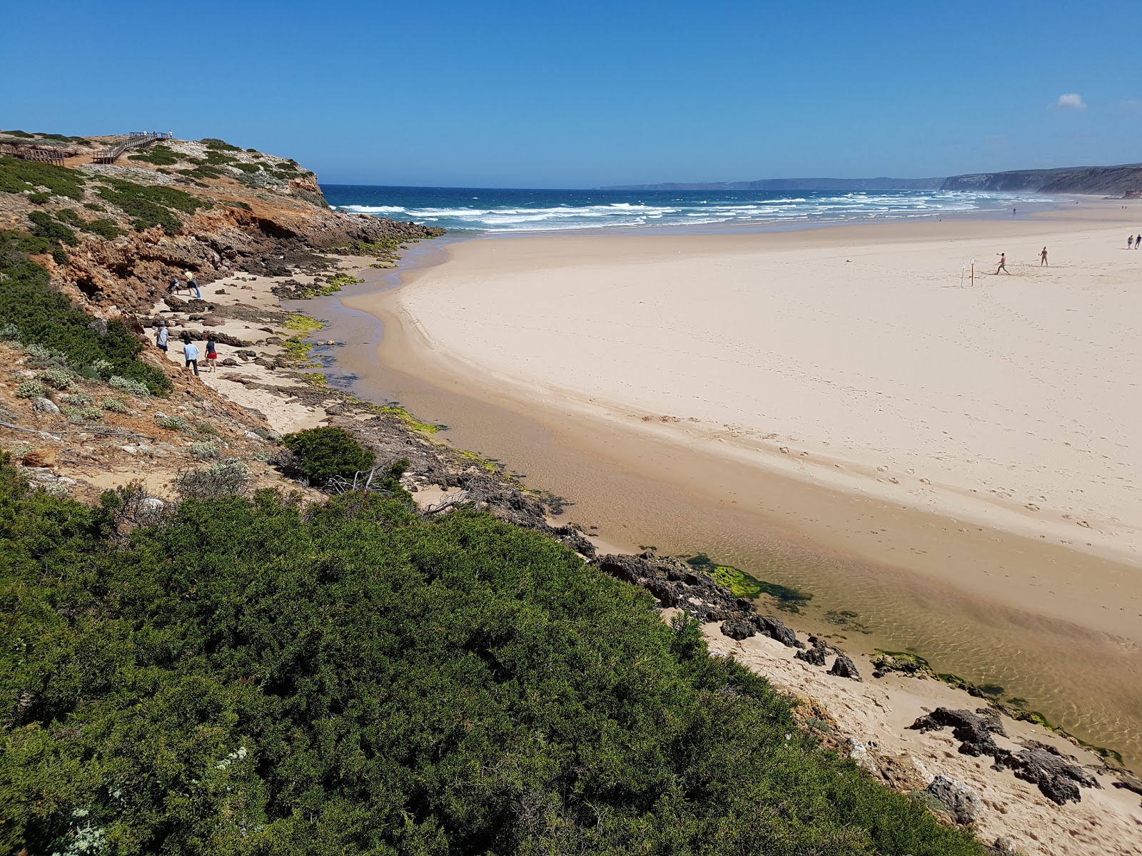 Zdjęcie Praia da Bordeira - popularne miejsce wśród znawców relaksu