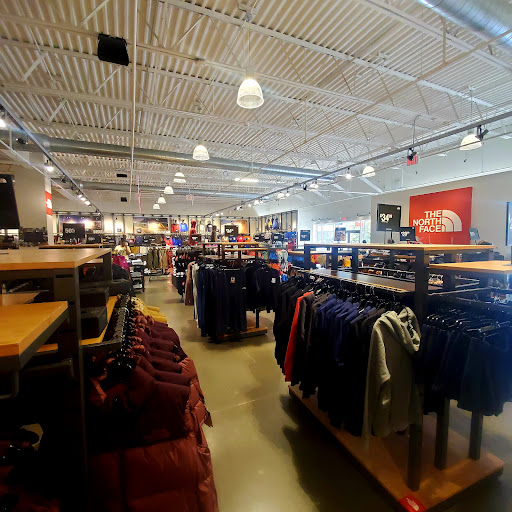 Clothing Store «The North Face Outlet», reviews and photos, 127 Premium Outlets Dr #633, Monroe, OH 45050, USA