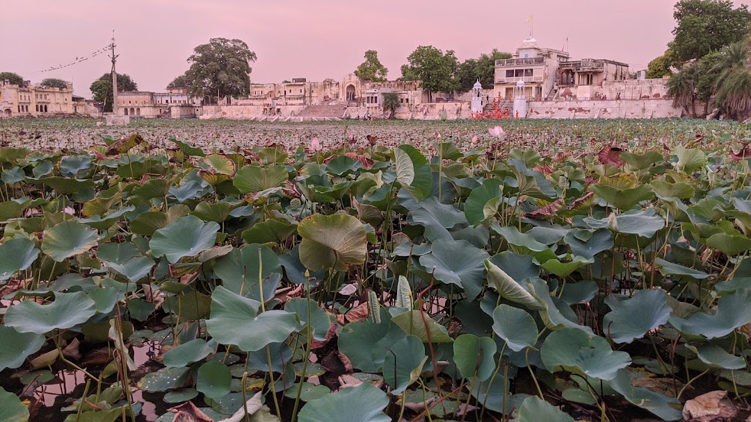 Devyani Kund Samber Lack