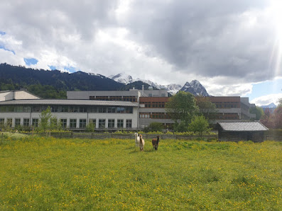 Wirtschaftsschule Garmisch-Partenkirchen Am Holzhof 5, 82467 Garmisch-Partenkirchen, Deutschland
