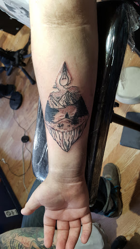 Tattoo Shop «Jackalope Custom Tattoo», reviews and photos, 1001 E Burnside St, Portland, OR 97214, USA