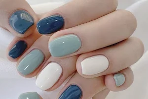 Yuki Nails image