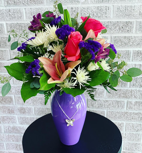 Florist «Lundstrom Florist», reviews and photos, 1709 E 3rd St, Sterling, IL 61081, USA