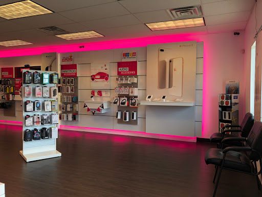 Cell Phone Store «T-Mobile», reviews and photos, 424 E McGalliard Rd, Muncie, IN 47303, USA