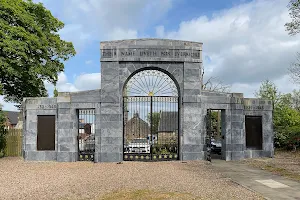 Peel Park Gates image