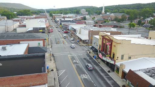 Movie Theater «Fort Payne Dekalb Theatre», reviews and photos, 306 Gault Ave N, Fort Payne, AL 35967, USA