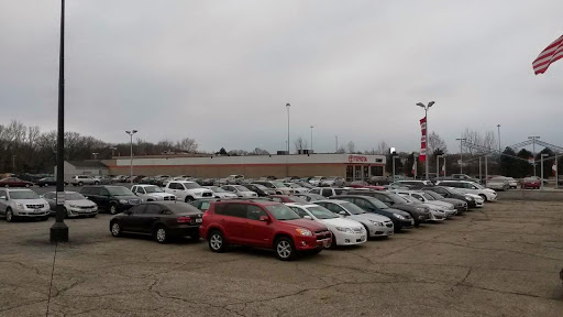 Toyota Dealer «Summit Toyota of Akron», reviews and photos, 1535 Vernon Odom Blvd, Akron, OH 44320, USA