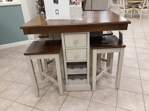 Furniture Store «Raymour & Flanigan Furniture and Mattress Store», reviews and photos, 100 Highland Ave, Seekonk, MA 02771, USA