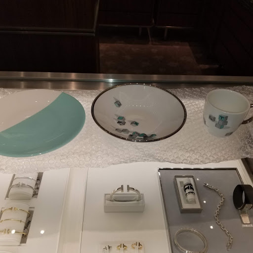 Jewelry Store «Tiffany & Co.», reviews and photos, 1 Garden State Plaza Blvd, Paramus, NJ 07652, USA