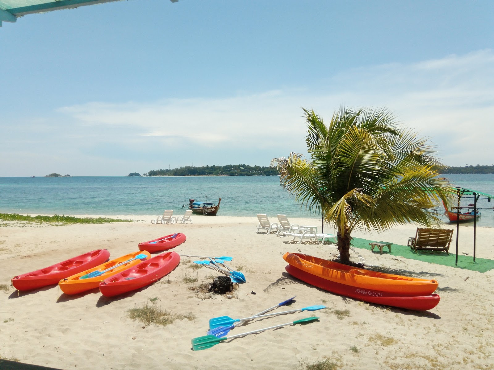 Koh Adang Resort Beach'in fotoğrafı uçurumlarla desteklenmiş