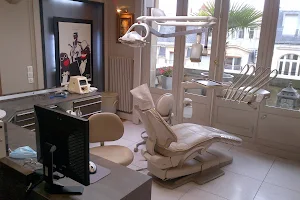 Dentiste Richard Amouyal image