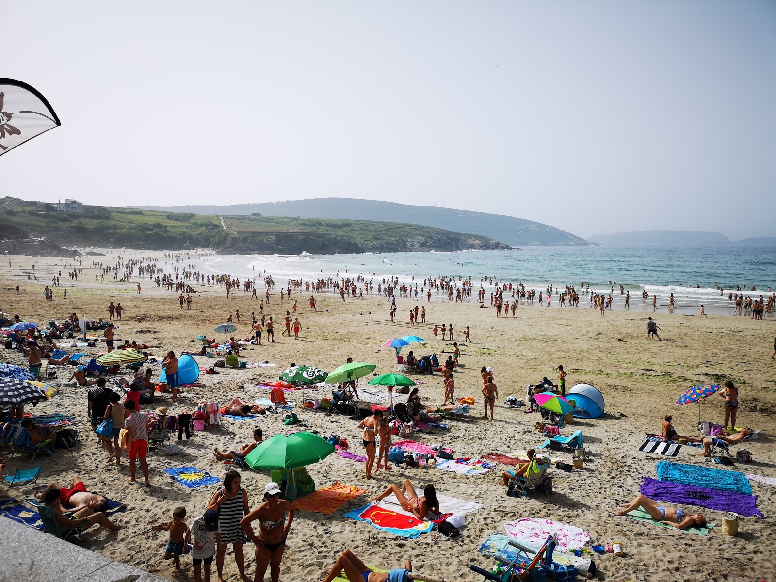 Φωτογραφία του Praia de Area Maior υποστηρίζεται από βράχους