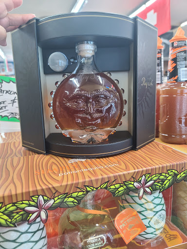 Liquor Store «Town & Country Liquors», reviews and photos, 2944 W 47th St, Chicago, IL 60632, USA