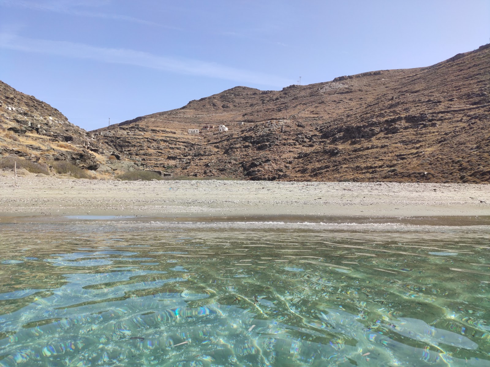 Paralia Aliki'in fotoğrafı turkuaz saf su yüzey ile